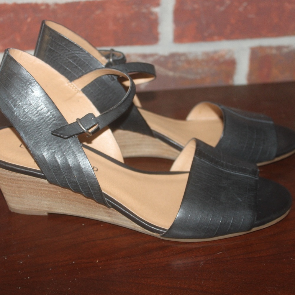 Lucky Brand Black and Tan Wedge Sandals